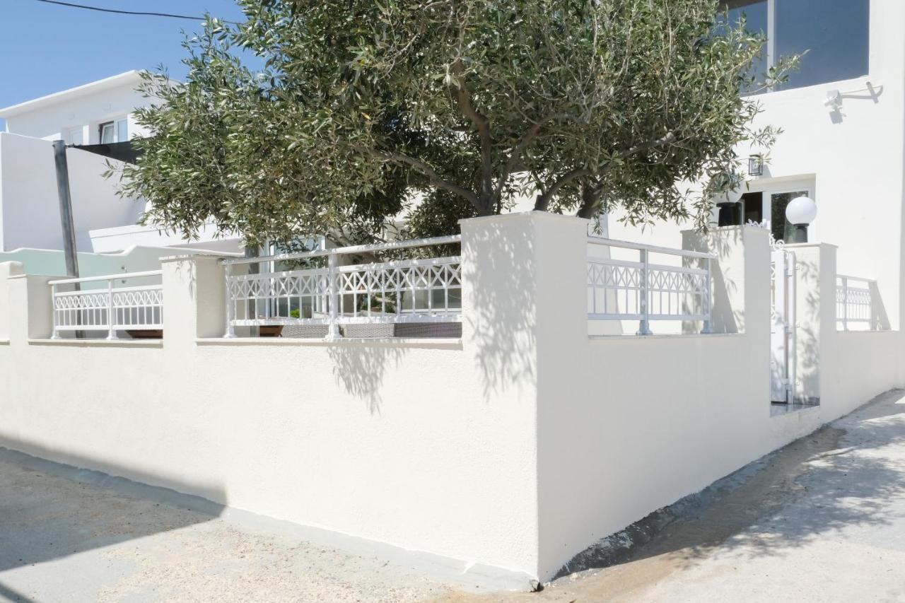 Residence By Georgia Studios Fira  Bagian luar foto