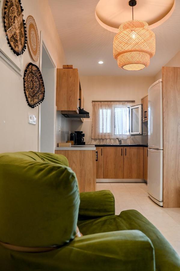 Residence By Georgia Studios Fira  Bagian luar foto