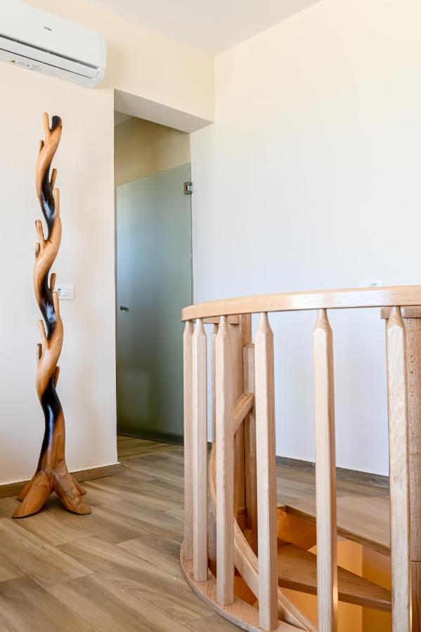 Residence By Georgia Studios Fira  Bagian luar foto