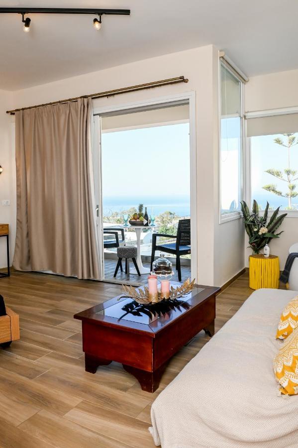 Residence By Georgia Studios Fira  Bagian luar foto