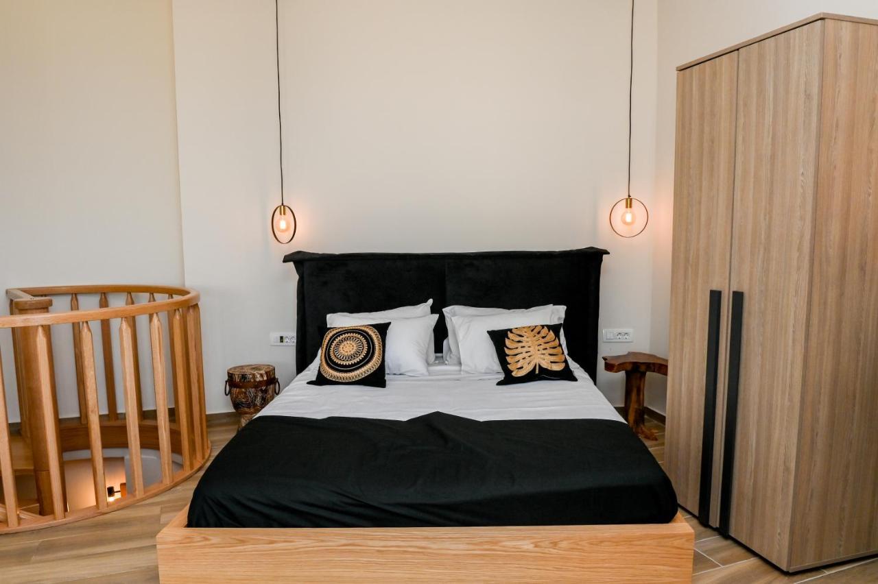 Residence By Georgia Studios Fira  Bagian luar foto